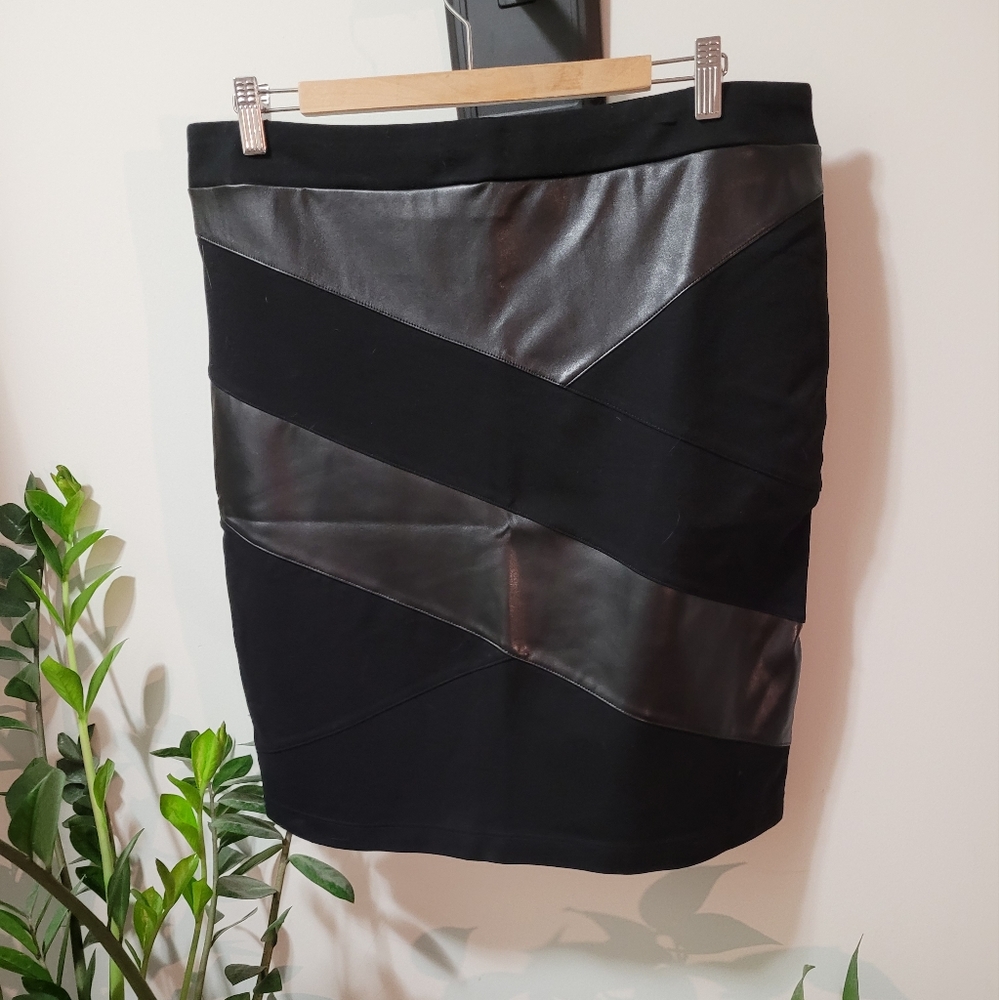 SIZE L. STUDIO POINT FAUX LEATHER AND KNIT COMBO.